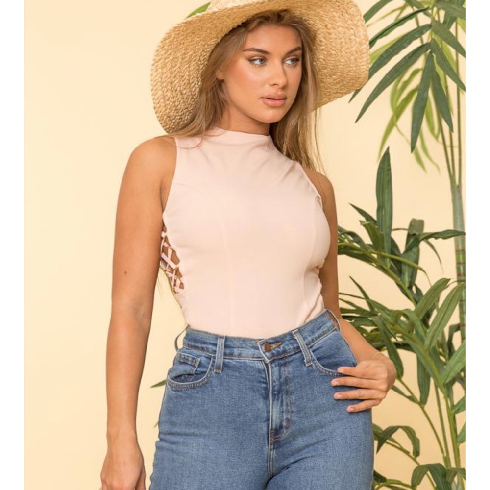 Sleeveless open side top
